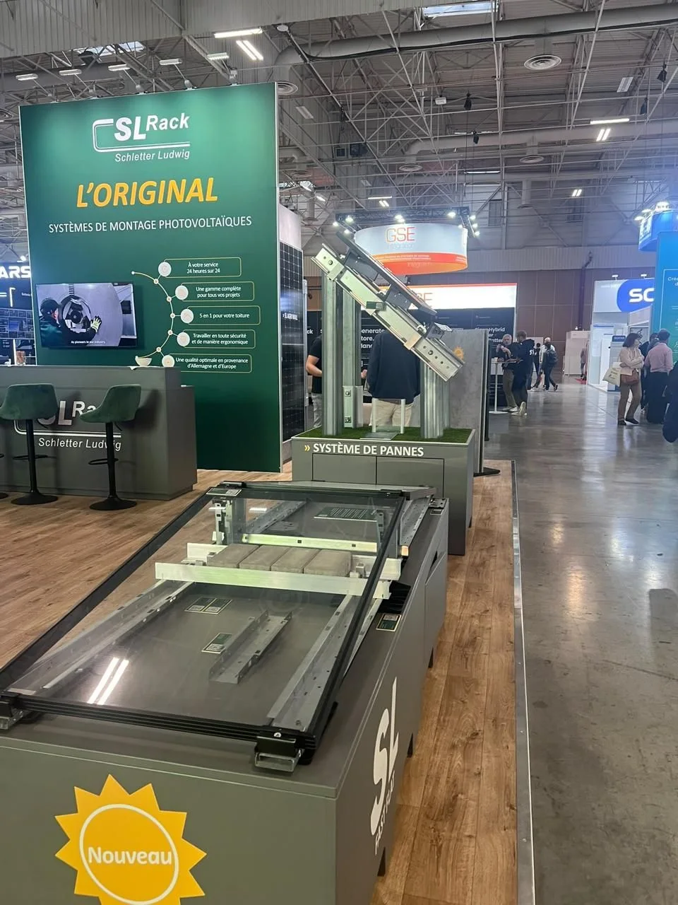 Solutions photovoltaïques présentées sur un stand du salon
